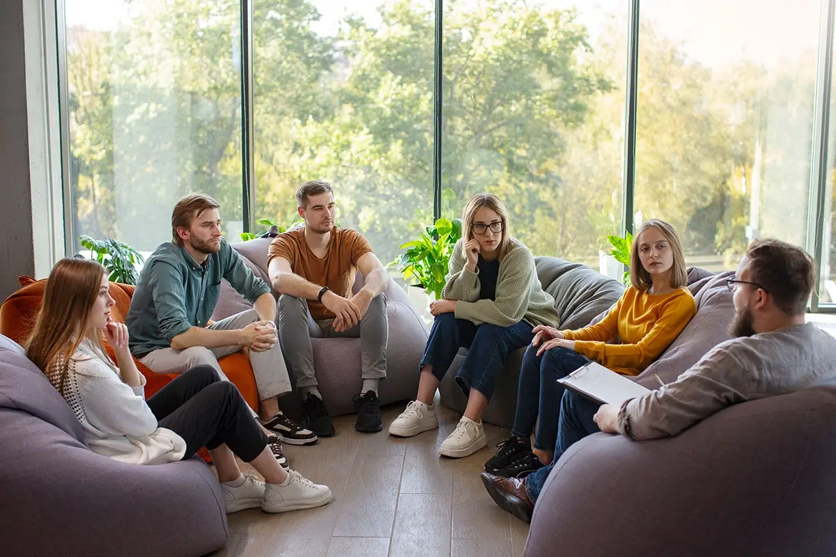 therapy-individual-sessions-versus-group-based-iop-care